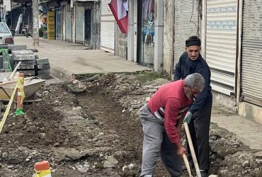 سنگ فرش کردن پیاده رو بلوار امام رضا