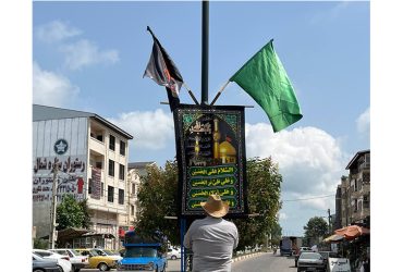 نصب بیرق و پارچه نوشته به مناسبت فرا رسیدن ایام سوگواری حضرت سیدالشهدا (ع)