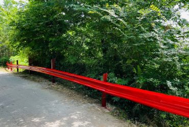 آغاز عملیات رنگ‌آمیزی و نصب گاردریل کوچه معلم۸