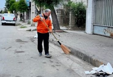 پاکبانان فداکار شهرداری ضیابر، بی‌صدا اما پُر از عشق، در حال خدمت‌اند