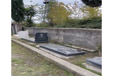 عملیات کوتاهی علف‌های هرز، شست‌وشو و ضدعفونی‌کردن محوطه گلزار شهدا