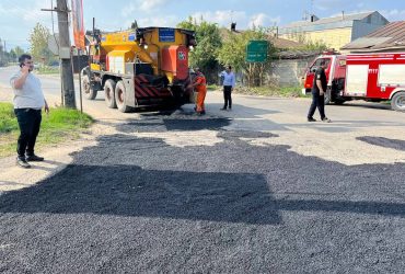 عملیات لکه‌گیری و ترمیم معابر و خیابان‌های سطح شهر با هدف بهبود وضعیت تردد