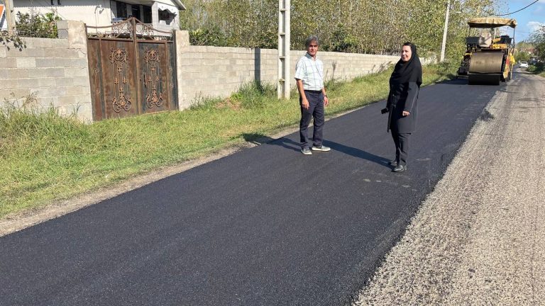 حضور سرپرست محترم شهرداری ضیابر و اعضای شورای اسلامی شهر در محل اجرای پروژه آسفالت کوی فرهنگیان