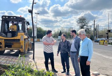 عملیات آماده سازی جهت جانمایی و نصب تابلوی ورودی شهر ضیابر