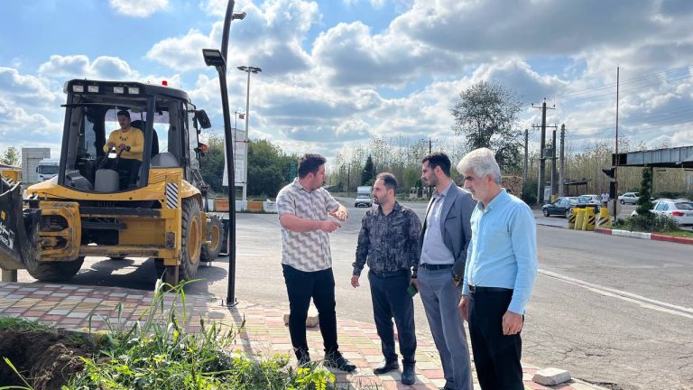 عملیات آماده سازی جهت جانمایی و نصب تابلوی ورودی شهر ضیابر