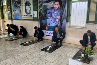 حضور رضا حنیفی طوبستانی شهردار جدید ضیابر در گلزار شهدای شهر در نخستین روز کاری