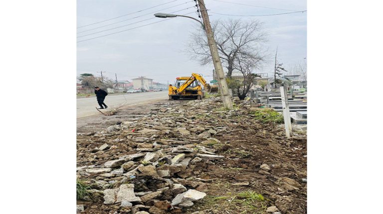 آغاز عملیات تخریب و بازسازی دیوار ورودی گلزار شهدا ضیابر